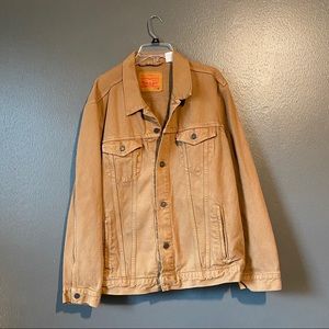 🔥 MOVING SALE 🔥 Tan Levi’s Trucker Jacket